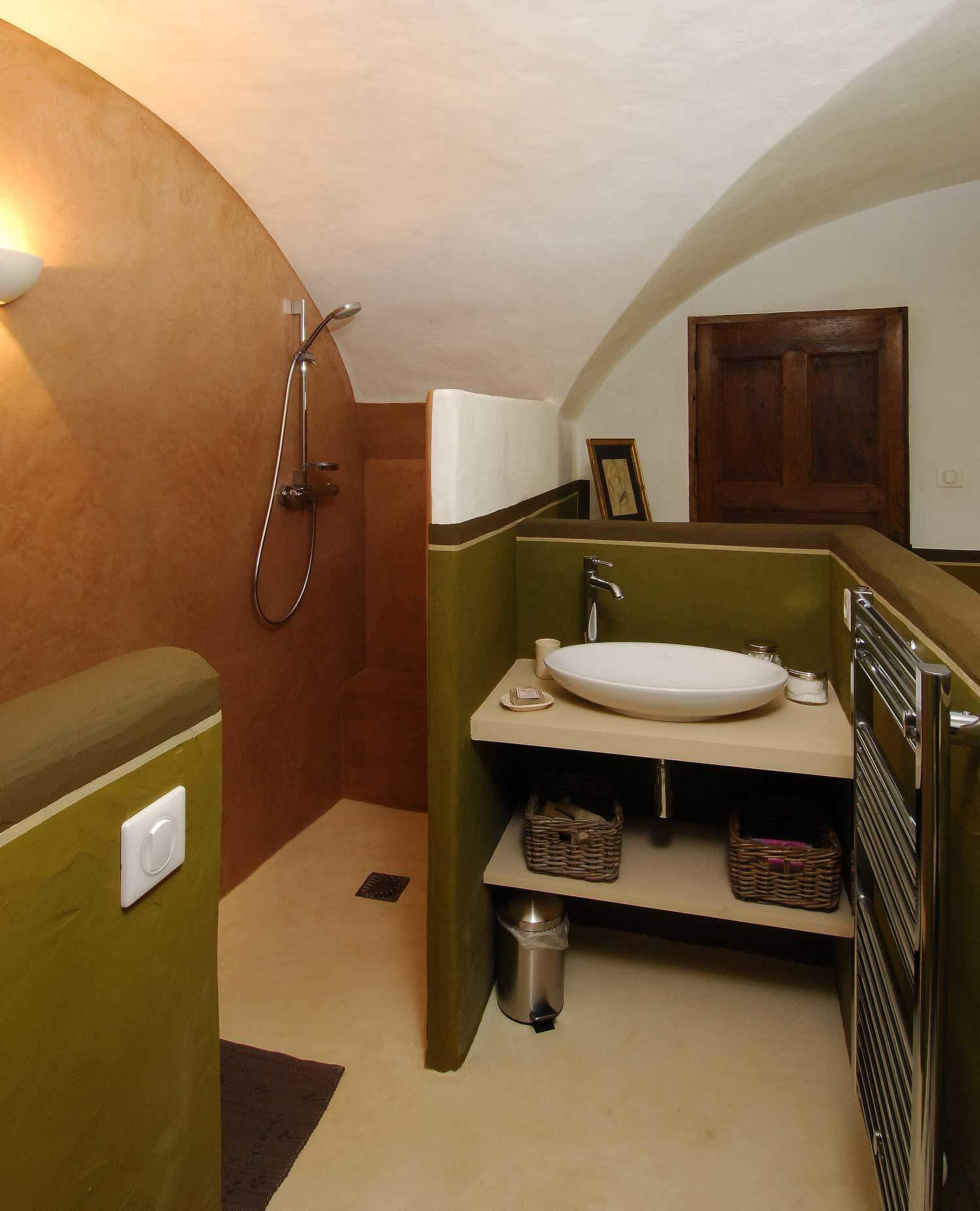béton ciré-salle-bains-couleur