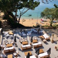 terrasse-béton-carrelage-restaurant