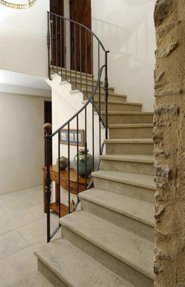 escalier-sur-mesure-marches-pierre-béton