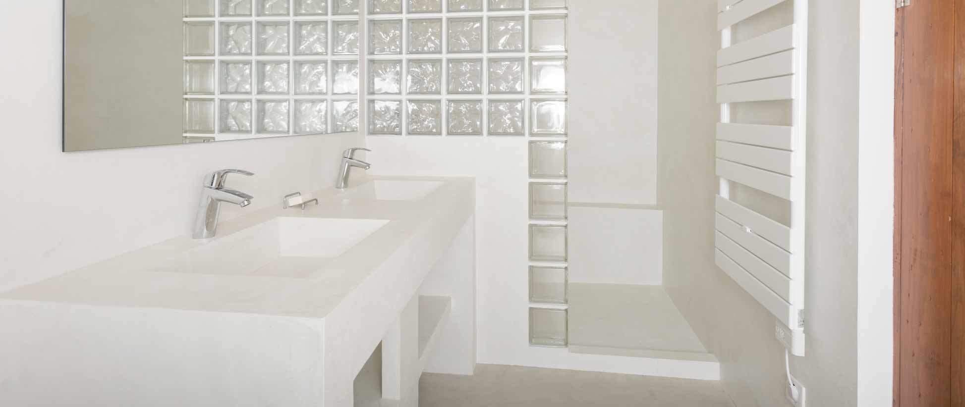 salle-bains-béton-ciré-blanc