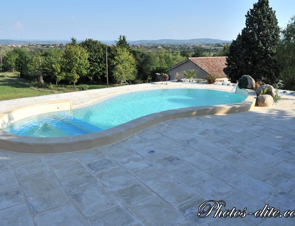 Réalisation de margelles courbes sur mesure Réalisation de margelles courbes sur mesure
