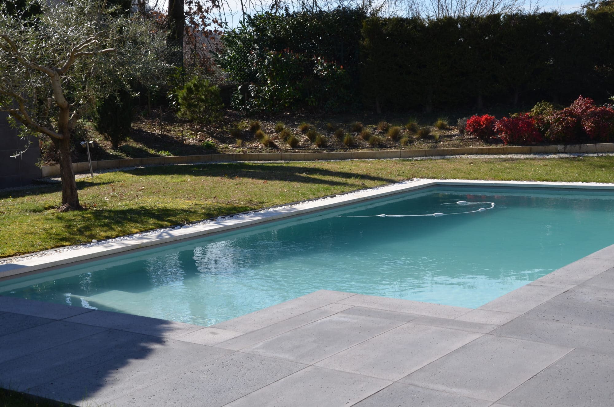 Carrelage piscine gris