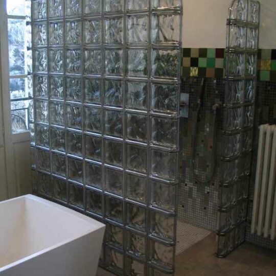 paroi de douche en briques de verre métallisées Rouviere Collection