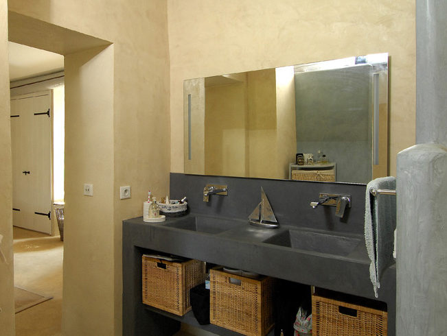 Lavabo et mobilier de bain sur mesure en béton ciré