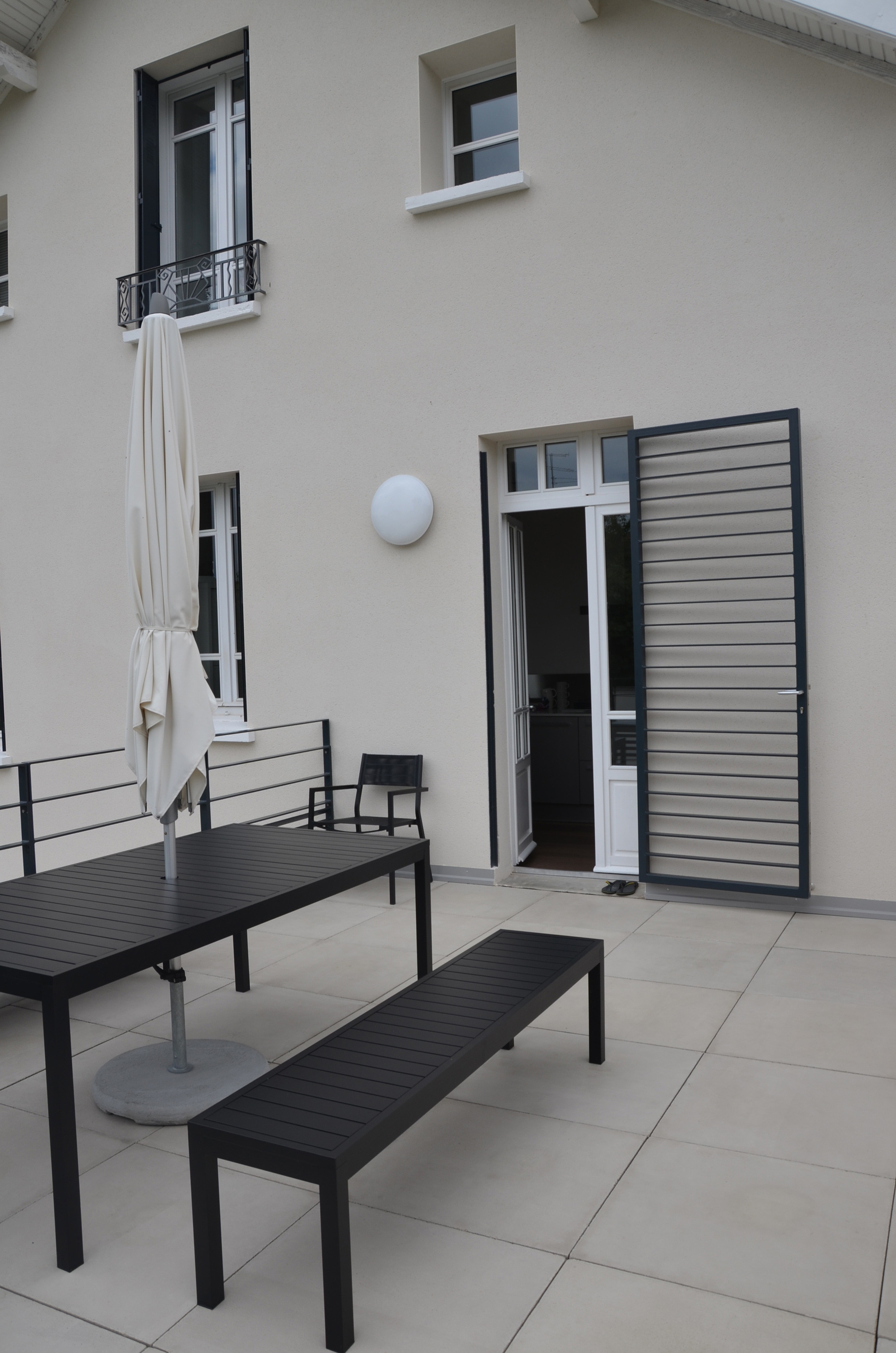 sol terrasse en grandes dalles sur mesure Manoir gris n°4