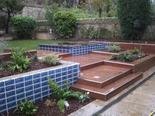 Murets pour terrasses de jardin en demi-briques bleues