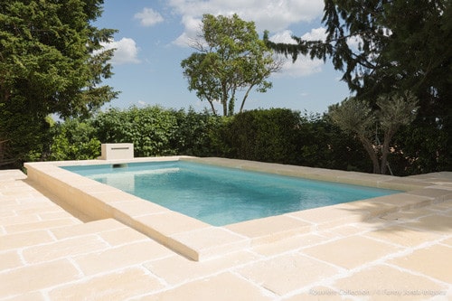 Un aménagement complet de tour de piscine dans le Gard