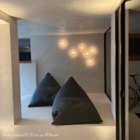 espace détente dans hôtel Savoie en béton ciré Rouviere Collection