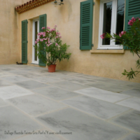 dallage exterieur terrasse béton pierre grise Rouviere Collection