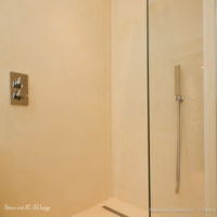 douche italienne dans maison rénovée Gard béton ciré Rouviere Collection beige