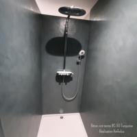 murs de douche en béton ciré Rouviere Collection Turquoise foncé Luxembourg