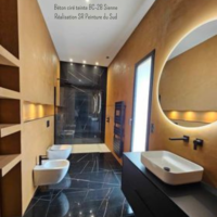 salle de bain marbre et béton ciré Rouviere Collection ocre