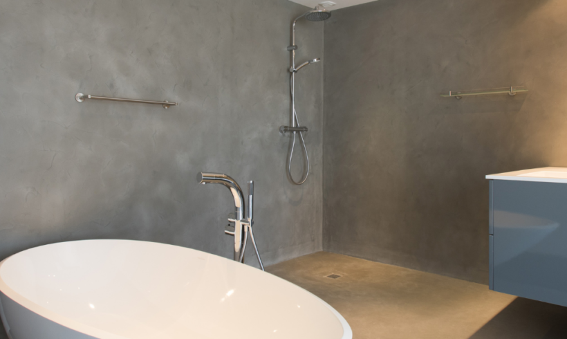 revêtement de salle de bain en béton ciré Rouviere Collection gris Gard