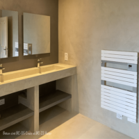 salle de bain contemporaine en enduit béton ciré Rouviere Collection