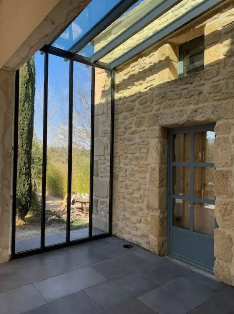 Bienvenue chez Rouvière Collection. Pour toute demande, contactez-nous !