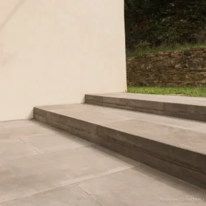 Petites marches d’escalier extérieur en dallage marche en L Silk gris Berg n°5, finition élégante en pierre.