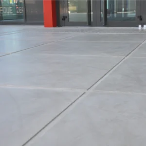 Grands carreaux de la gamme Élégance, teinte Gris Béton, sol contemporain et raffiné.