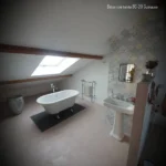 Béton ciré teinte BC-20 Guimauve - Sol de salle de bain en béton ciré gris, finition lisse et moderne, création Rouvière Collection